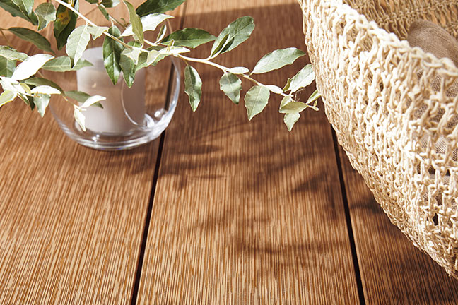 天然木に近い感触でありながらお手入れが簡単